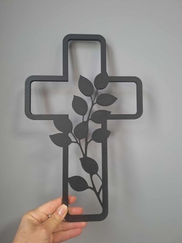 dekoracja ażurowa na ścianę krzyż