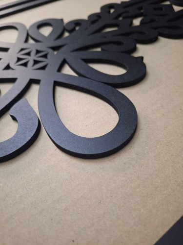 dekoracja ażurowa na ścianę