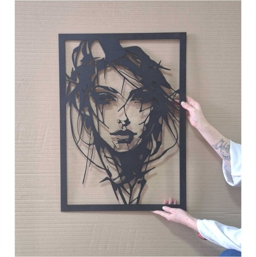 Dekoracja ścienna portret ażurowy czarny mat wycinany laserowo precyzyjne detale.jpg