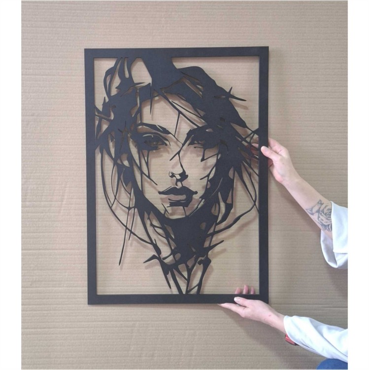 Dekoracja ścienna portret ażurowy czarny mat wycinany laserowo precyzyjne detale.jpg