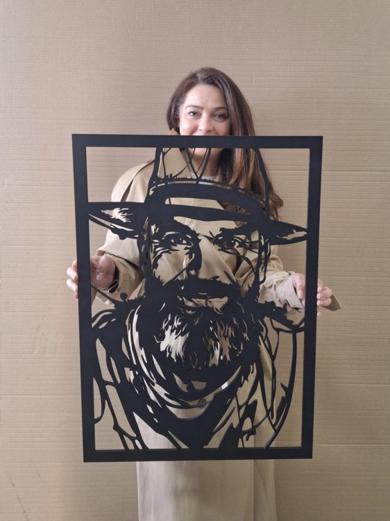 portret czarny mdf obraz jednowarstwowy pan w kapeluszu